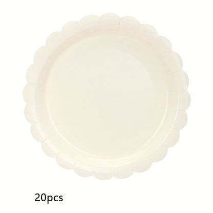 Elfenbeinfarbene Pappteller mit Muschelrand