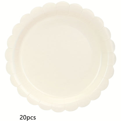 Elfenbeinfarbene Pappteller mit Muschelrand