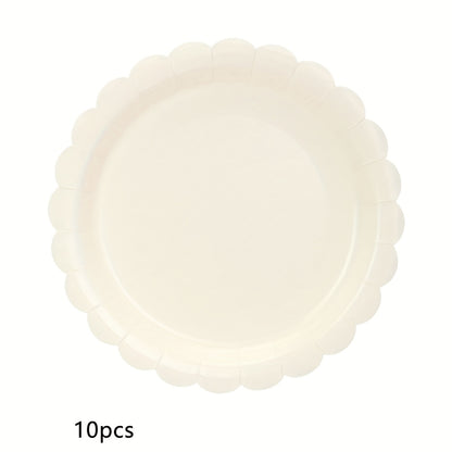Elfenbeinfarbene Pappteller mit Muschelrand